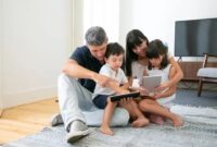 Pengawasan dan kontrol orang tua terhadap anak terutama saat anak sedang bermanin gadget/ gambar: pinterest