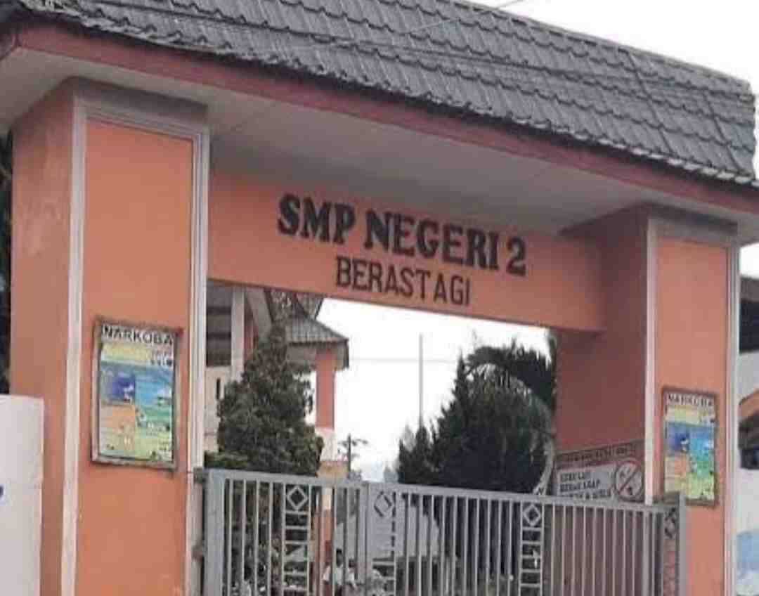 Baru 3 Tahun Menjabat, Kepala SMP Negeri 2 Berastagi Terus Ciptakan Lingkungan Sekolah yang Indah, Bersih dan Menyenangkan