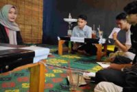 Kegiatan English Class di Garasi Food Stall Sampangan, Semarang/ dok. istimewa