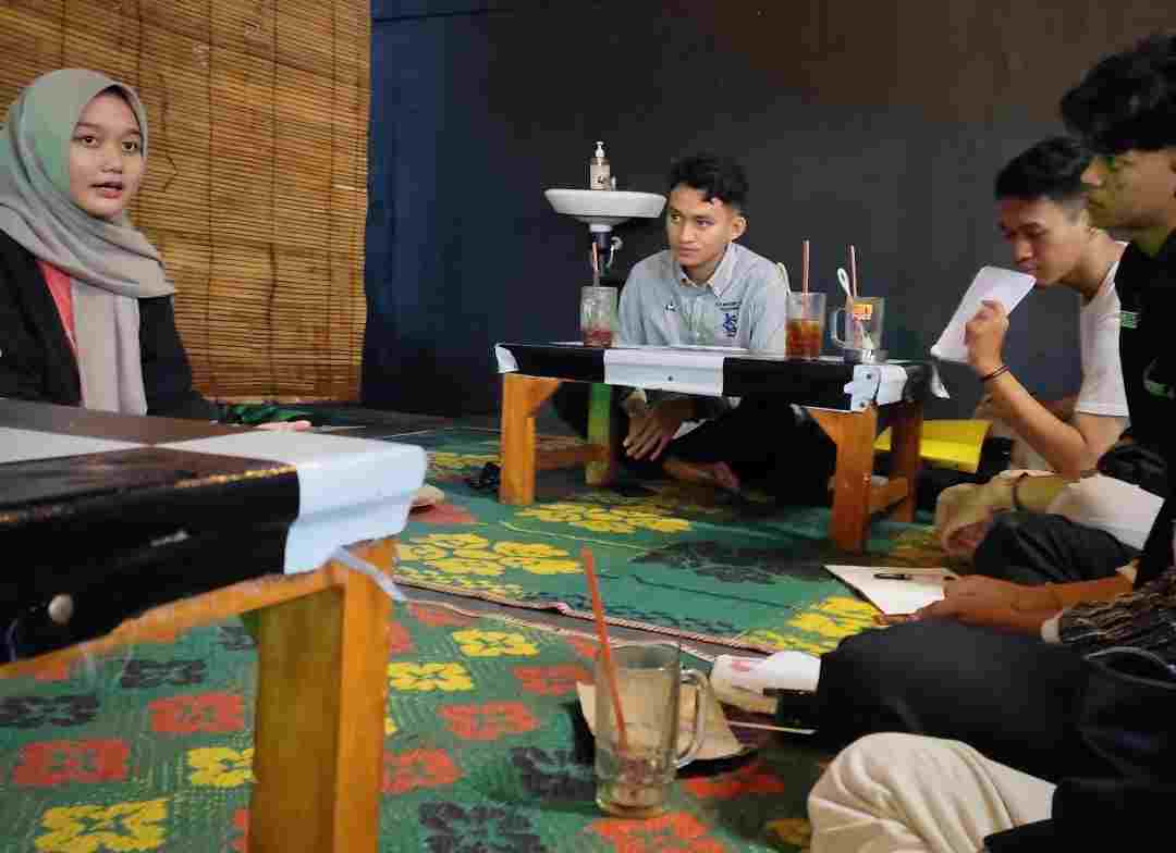 Santai tapi Serius! PMII Rayon FISIP Komisariat Wahid Hasyim Rutin Gelar Program “English Class”, Siapkan Kader Berkompeten