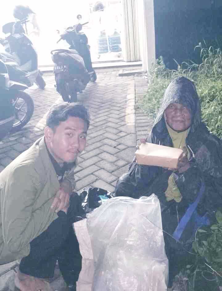 Tumbuhkan Solidaritas, Mahasiswa UPN Veteran Jawa Timur Gelar ‘Program Mahasiswa Berbagi’ di Surabaya