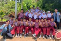 Mahasiswa Universitas Pendidikan Indonesia (UPI) Bandung saat melaksanakan Program 