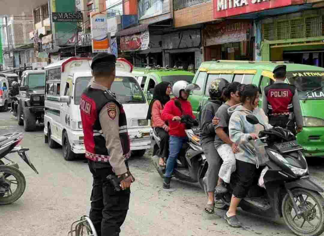 Kegiatan pengamanan menjelang perayaan Natal dan Tahun Baru oleh Satuan Samapta Polres Tanah Karo, Selasa (24/12/2024).