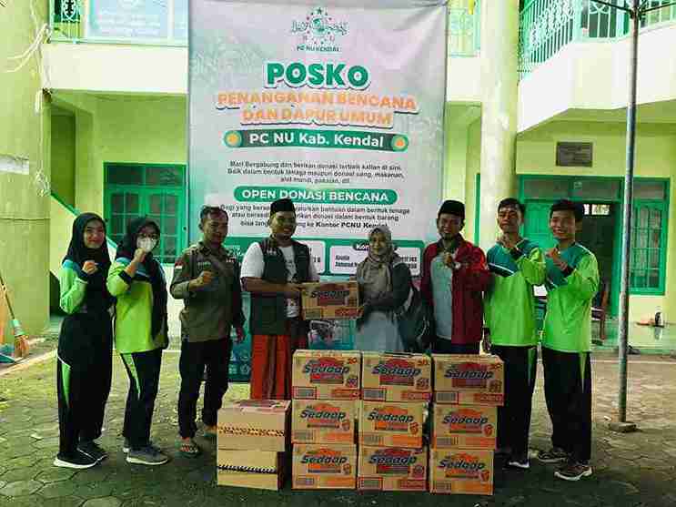 Peduli Korban Banjir, SMA NU 03 Muallimin Weleri Salurkan Donasi Melalui PCNU Kendal