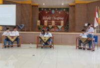 Dalam rangkaian pemilu Ketua dan Wakil Ketua OSIS, tiga pasangan calon sedang kampanye dan memaparkan visi misi. Berlangsung di Aula gedung Sekolah Vianney pada 21 Januari 2025