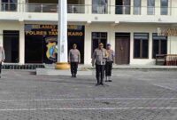 Kapolres Tanah Karo, AKBP Eko Yulianto, S.H., S.I.K., M.M., M.Tr. Opsla, pimpin langsung pelepasan pengembalian personel BKO Dit Samapta Polda Sumut, dalam apel pagi yang berlangsung di Lapangan Apel Mapolres Tanah Karo pada pukul 08.00 WIB, Jumat (3/1/2025) lalu. 