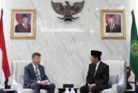 Duta Besar Luar Biasa dan Berkuasa Penuh Federasi Rusia untuk Indonesia Sergey Tolchenov saat bertemu dengan Menteri Agama RI Nasaruddin Umar di kantor Kementerian Agama (Kemenag) RI, Rabu (22/1/2025)
