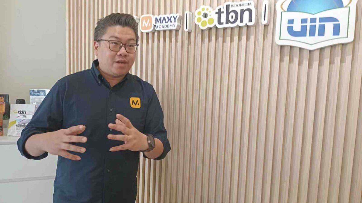 CEO Maxy Academy Isaac Munandar