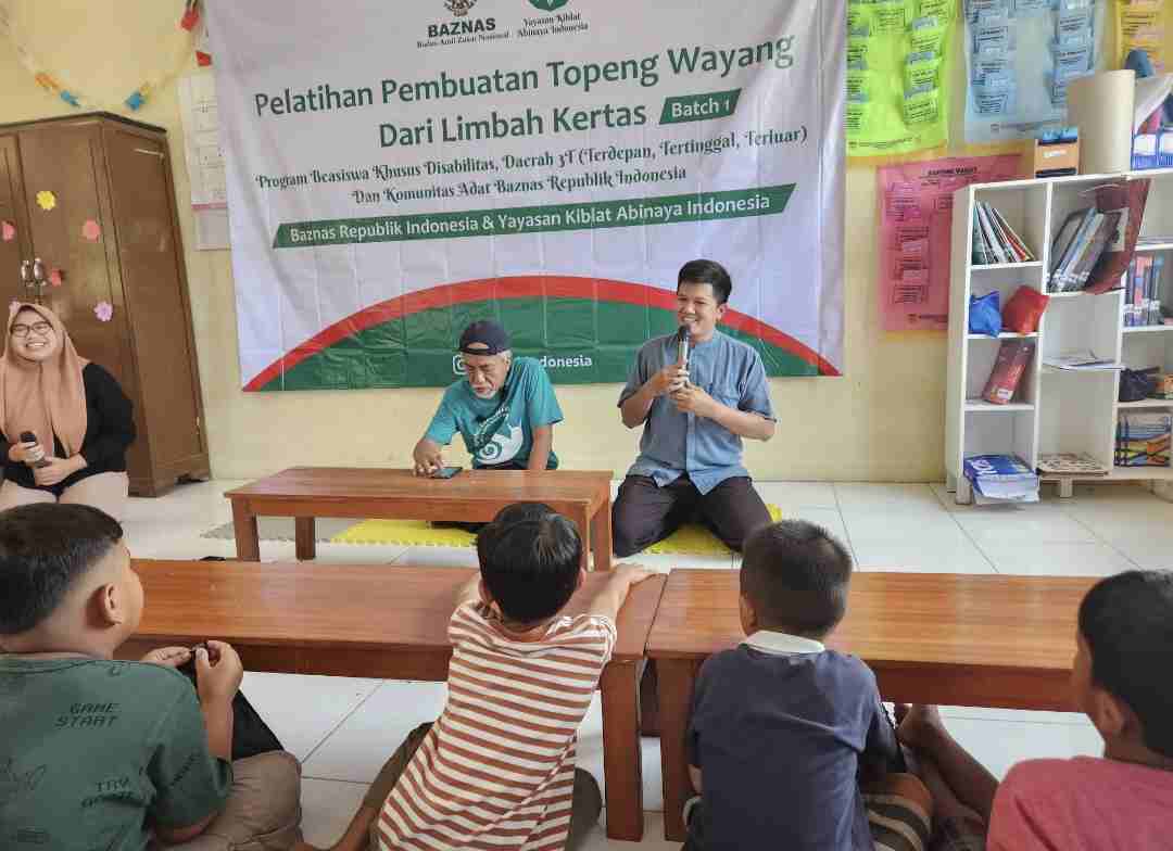 Penyaluran Beasiswa Pendidikan Inklusif bagi Pemuda dan Remaja Disabilitas Lewat Pelatihan Pembuatan Topeng Wayang Limbah Kertas Batch 1