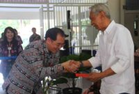 POV: sesi penyerahan tali asih kepada para pensiunan karyawan SMP Santo Yosef Tarakanita Surabaya, Sabtu, 18 Januari 2025