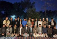 Sesi foto bersama usai tasyakuran hari lahir Nahdhatul Ulama ke-102 dan peringatan Isra’ Mi’raj oleh PCINU Pakistan pada Senin 27 Januari 2025