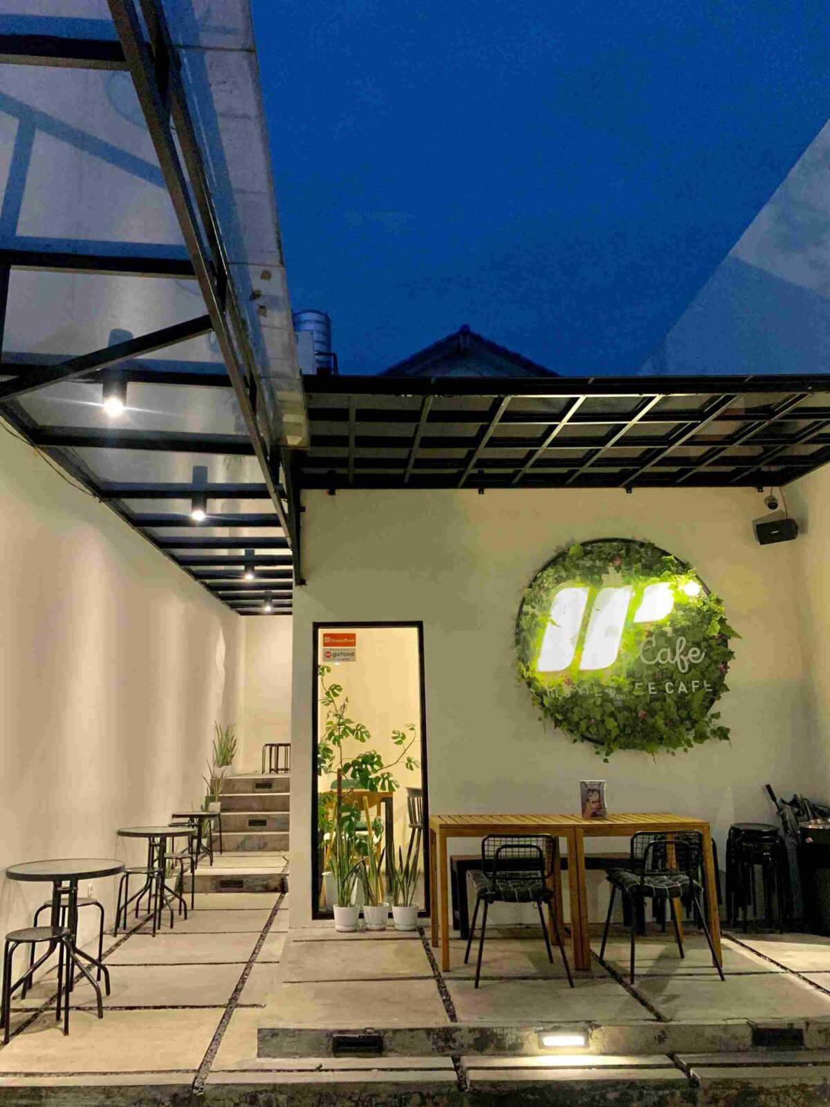 110 Degree Cafe: Tempat Nyaman untuk Nongkrong, Belajar, dan Bersantai