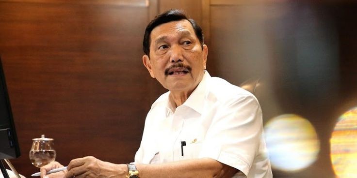 Byuhhhhh!!! ‘Jangan Coba-coba Kritik’ Luhut: Nanti Kamu Dianggap Cerewet!