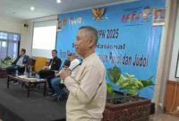 Kepala Departemen Perlindungan Konsumen Otoritas Jasa Keuangan (OJK) Rudy Agus Purnomo Raharjo menjelaskan tentang program pencegahan pinjol dan judol di kampus Universitas Sahid, kawasan, Tebet, Jakarta Selatan, Jumat (31/1/2025).