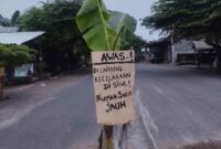 POV: aksi protes warga akibat jalan berlubang di wilayah Kabupaten Kendal Jawa Tengah. (Sumber foto: Liputan Kendal Terkini) 
