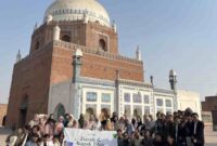 POV: Kegiatan Ziarah dan Napak Tilas Peradaban Islam di Pakistan oleh mahasiswa Indonesia yang tergabung dalam PCINU Pakistan bersama mahasiswa internasional lainnya. 
