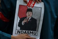 Poster Presiden Prabowo bertulis 