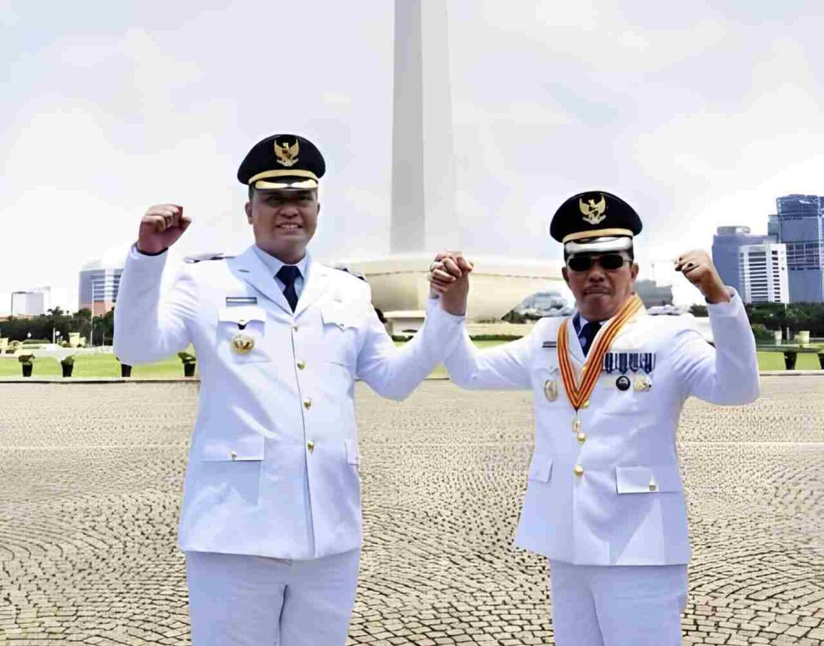 Bupati Toba, Effendi S. P. Napitupulu, dan Wakil Bupati Toba, Audi Murphy Sitorus, usai pelantikan di Istana Kepresidenan, Jakarta Pusat, Kamis (20/2/2025).