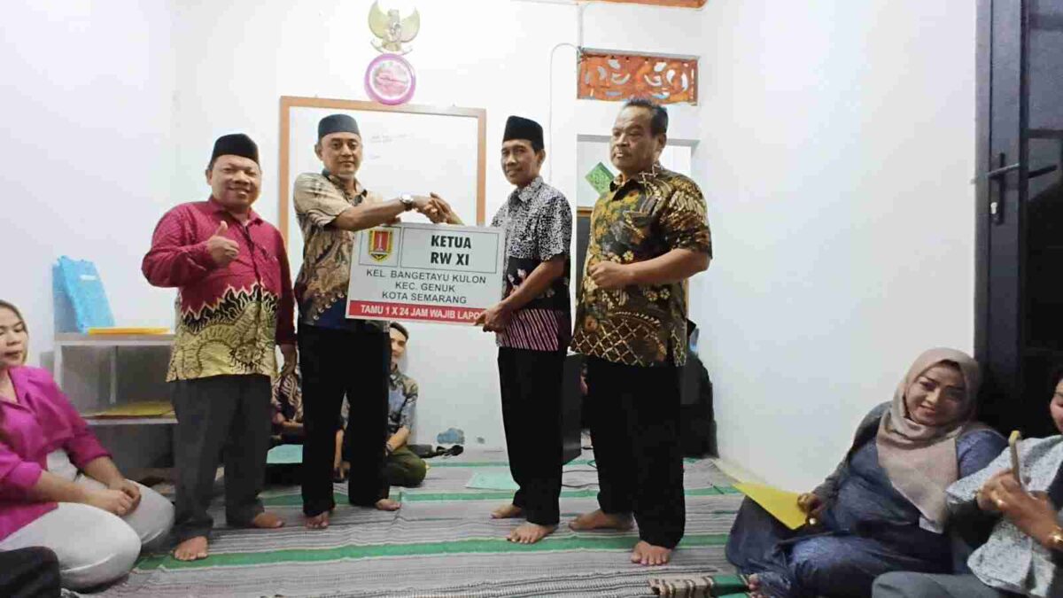 Foto usai pelantikan Ketua RW oleh Lurah Bangetayu Kulon, Chumaidi di Kantor CV Edi Karya Mandiri, (31/1/2025)
