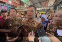 Gubernur Ahmad Luthfi didampingi Bupati Kendal Dyah Kartika Permanasari dan Wabup Kendal Benny Karnadi saat mengunjungi Pasar Boja Kendal. Jum'at, 7/3/2025