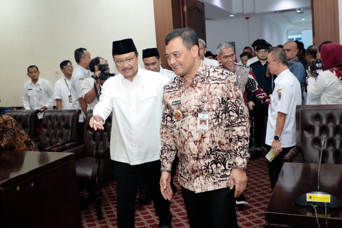 Menteri Sosial H. Saifullah Yusuf bersama Gubernur Jawa Tengah Ahmad Luthfi saat rakor pembentukan sekolah rakyat. Rabu, 12/3/2025