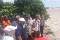 Bupati Grobogan Setyo Hadi bersama dengan Kepala Laksana BPBD Kab.Grobogan meninjau langsung lokasi jebolnya tanggul di Desa Batur Agung, Kecamatan Gubug, Grobogan, Minggu (9/3/2025) lalu
