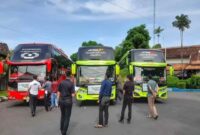 Tiga armada bus mudik gratis yang terparkir di Terminal Jati Kudus. (suaramerdeka-muria.com/Hasyim Asnawi)
