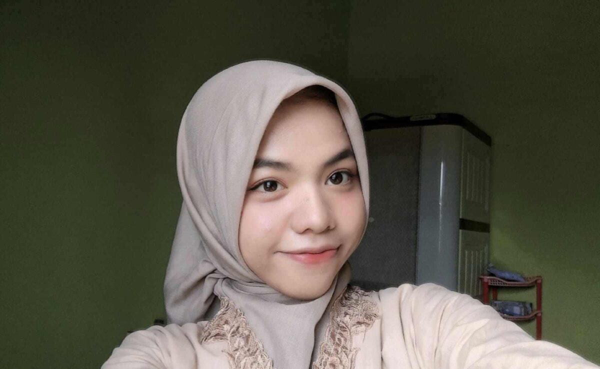 Titik Dania, Mahasiswa Prodi Pendidikan Kimia Fakultas Matematika dan Ilmu Pengetahuan Alam, Universitas Negeri Yogyakarta