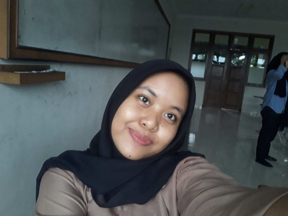 Salma Nanmyra Dendry, Mahasiswa Prodi Pendidikan Kimia, Fakultas Matematika dan Ilmu Pengetahuan Alam, Universitas Negeri Yogyakarta
