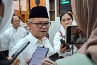 Mendikdasmen Abdul Mu'ti tengah memberikan keterangan mengenai posisi TNI di sekolah perbatasan. (KOMPAS.com/YOVIE GIVEN NATA WIDJAJA)
