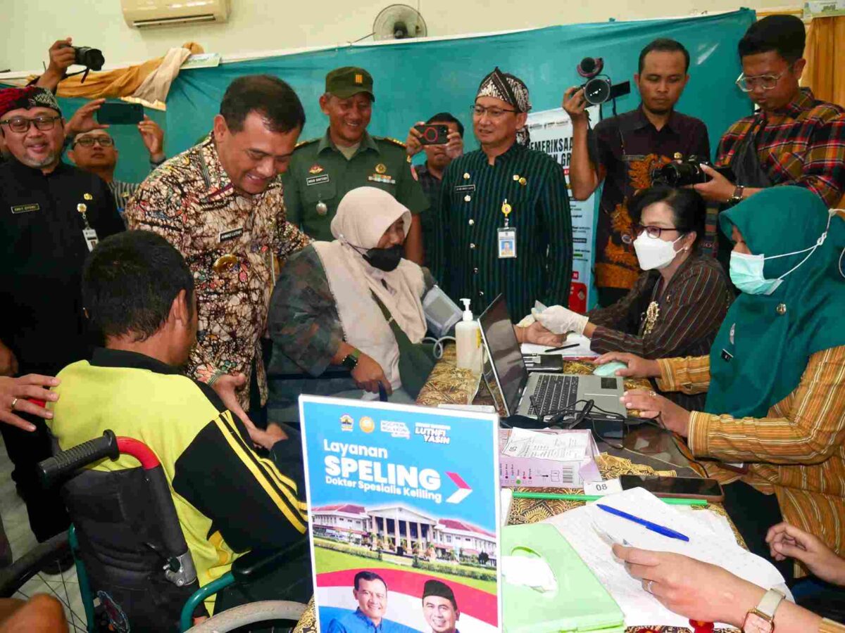 Gubernur Jawa Tengah Ahmad Luthfi meninjau pelaksanaan layanan kesehatan dan dokter spesialis keliling (Speling)