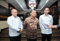 Gubernur Ahmad Luthfi saat menerima audiensi dari Kamar Dagang dan Industri (Kadin) Jateng, dan Asosiasi Logistik dan Forwarder Indonesia (ALFI/ILFA), di Kantor Gubernur Jateng, Jumat 14/3/2025. 
