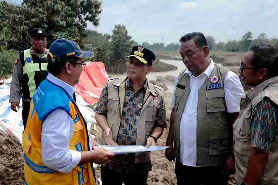 Maksimal 2 Hari, Gubernur Ahmad Luthfi Instruksikan Tutup 3 Tanggul Jebol Banjir Grobogan