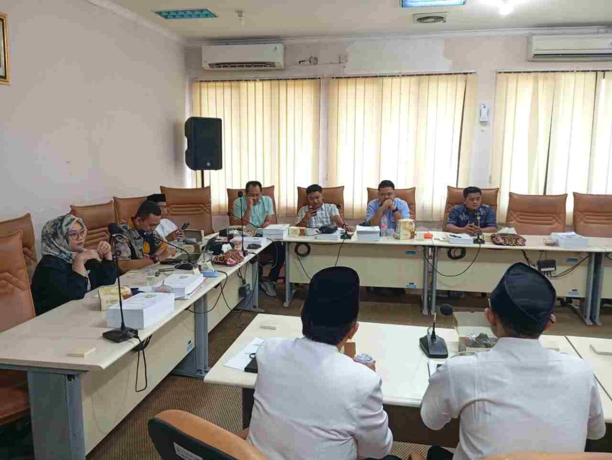 Komisi D Dewan Perwakilan Rakyat Daerah (DPRD) Kabupaten Kendal menggelar pertemuan khusus bersama para Petugas Haji Daerah (PHD)