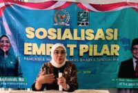 Hindun Anisah saat memberikan sosialisasi 4 pilar kebangsaan