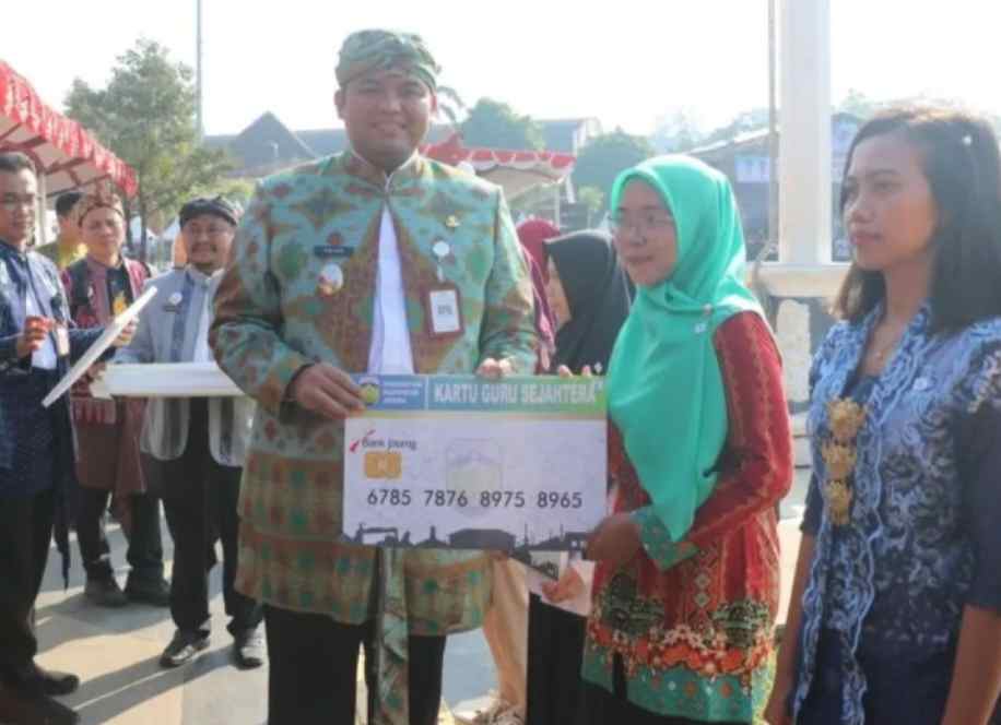 Jepara Luncurkan Kartu Guru Sejahtera dan Sarjana, Begini Maksudnya!