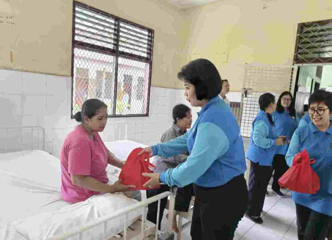 DWP Provsu Gelar Bakti Sosial di Rumah Sakit Jiwa Prof. M. Ildrem, Serahkan 230 Paket Bantuan