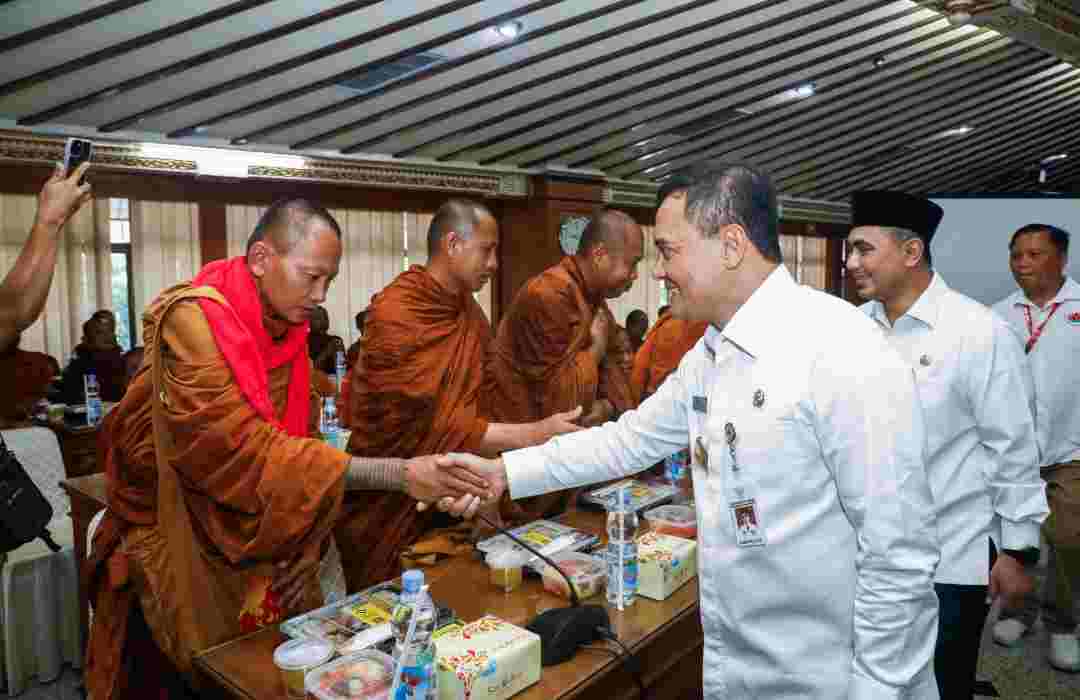 Terima Bihkku Thudong, Gubernur Jateng: Ini Bentuk Keragaman dan Toleransi Umat Beragama