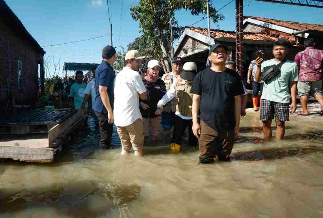 Basah-basahan, Gubernur Luthfi Tinjau Banjir Rob Demak