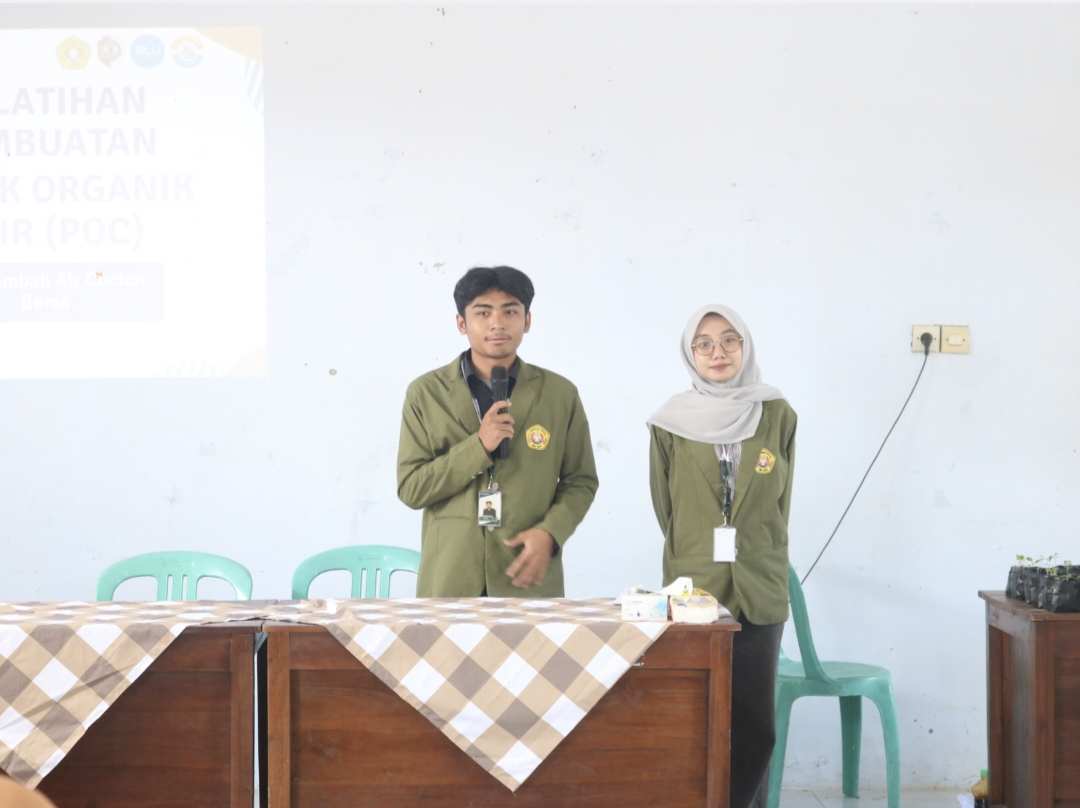 Optimalisasi Limbah Air Cucian Beras Menjadi Pupuk Organik Cair Melalui Kombinasi EM4 oleh Tim Bina Desa MBKM UPN “Veteran” Jawa Timur di Desa Karangkuten