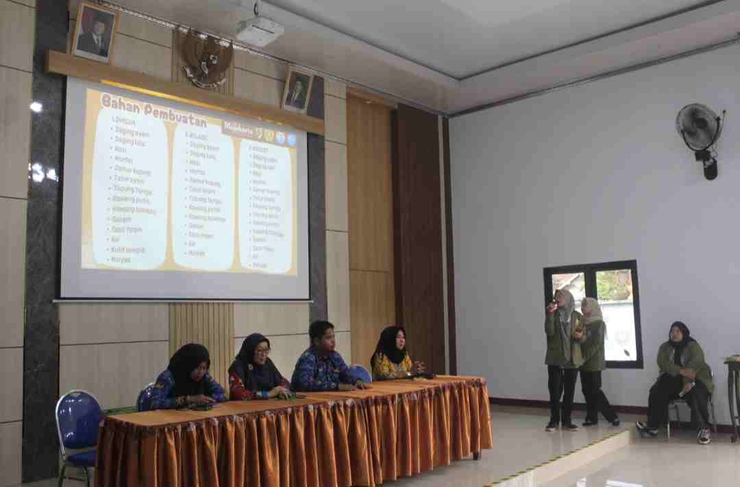 Sosialisasi Pembuatan Dimsum dari Olahan Lele pada Kegiatan Bina Desa UPN “Veteran” Jawa Timur di Desa Karangkuten, Mojokerto