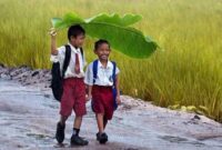 Ilustrasi anak SD saat pulang sekolah. (Sumber: pinterest.com) 