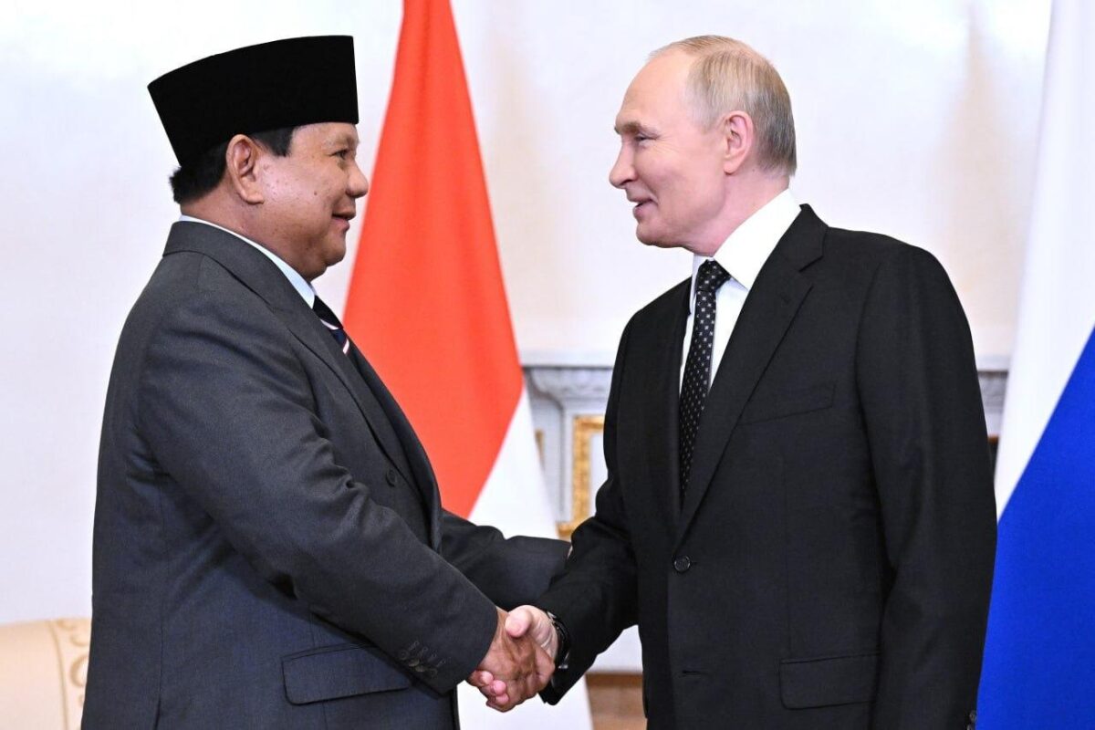 Presiden Prabowo Subianto dan Presiden Rusia Vladimir Putin dalam lawatan ke Rusia. (dok istimewa) 