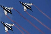 Aksi akrobatik jet tempur J-10 milik China (Reuters) 

