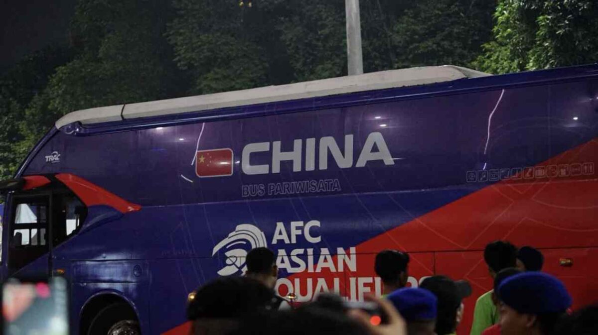 POV: Fasilitas bus PSSI yang didesain khusus untuk Timnas China saat berlaga di Stadion Utama Gelora Bung Karno (SUGBK), Jakarta. (dok istimewa) 
