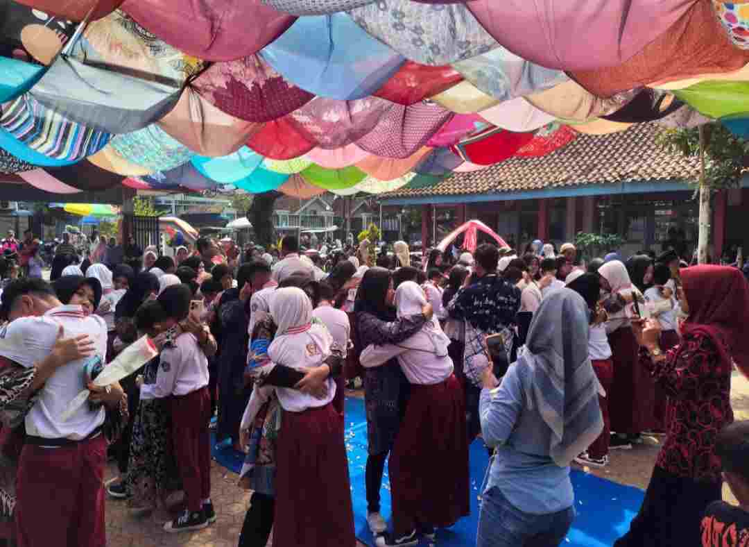 Penuh Haru dan Kreativitas, UPTD SDN 1 Kertasemaya Gelar Pelepasan Kelas VI dan Karya P5