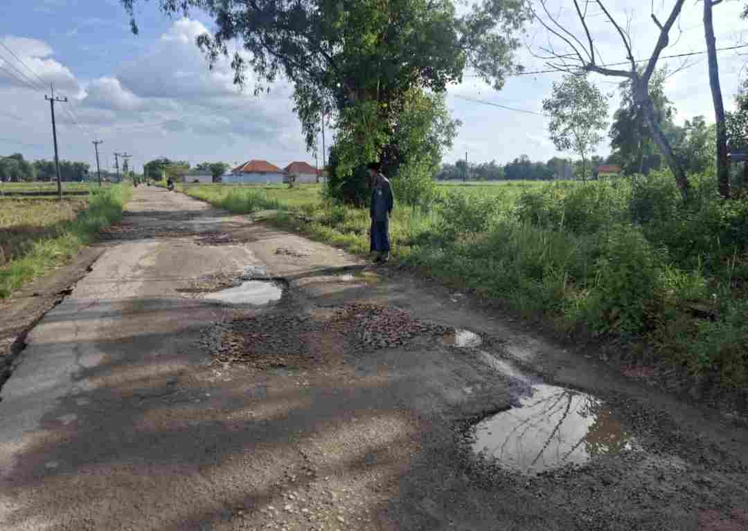Soroti Jalan Rusak, Ketua PAC IPNU Tanah Merah Suarakan Aspirasi dan Harapan pada Pemkab Bangkalan