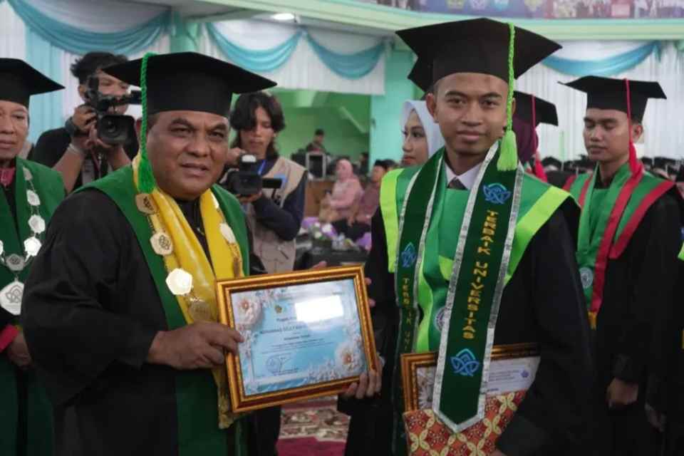 Begini Kisah Dzulfikri, Wisudawan Terbaik UIN STS Jambi 2025: Raih IPK 4,00 dan Punya Segudang Prestasi