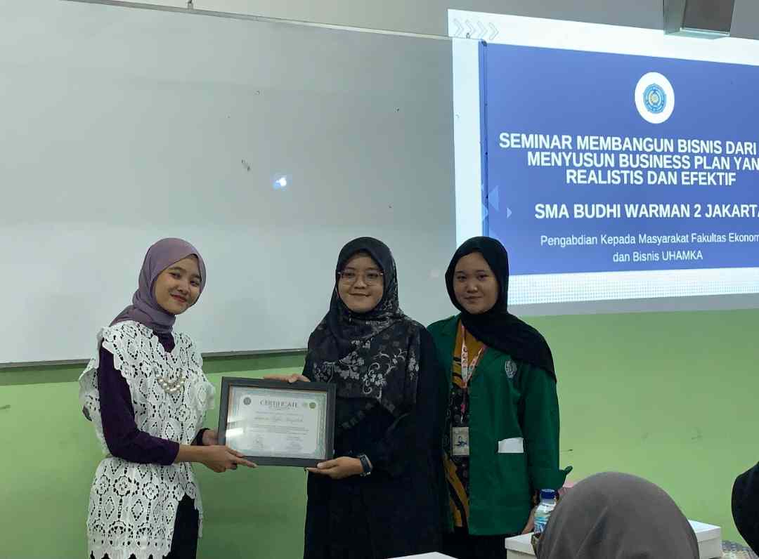 Joint dengan SMA Budhi Warman II Jakarta, Mahasiswa UHAMKA Gelar Workshop Buat Tumbuhkan Jiwa Wirausaha bagi Generasi Muda