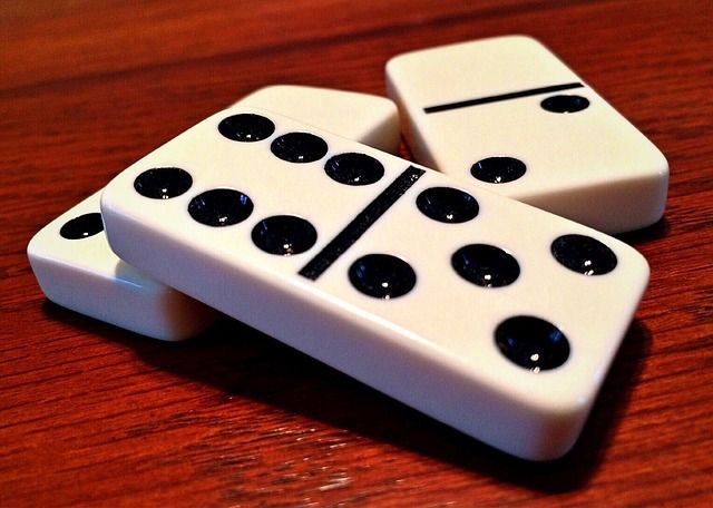 Mengenal Permainan Domino yang Sempat Viral